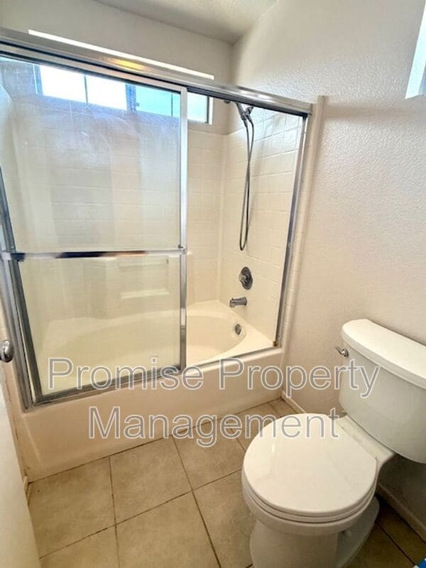 Building Photo - 4660 Los Alamos Way