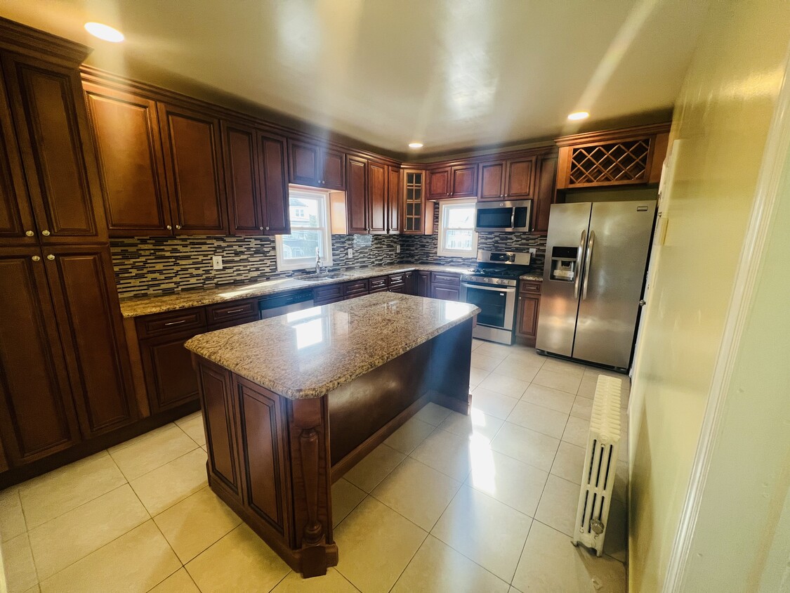 KITCHEN - 446 E 33rd St