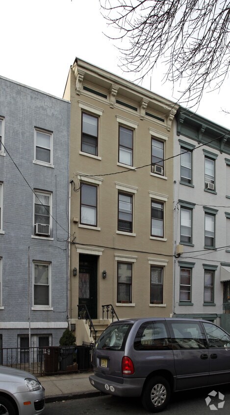 Building Photo - 330 Park Ave