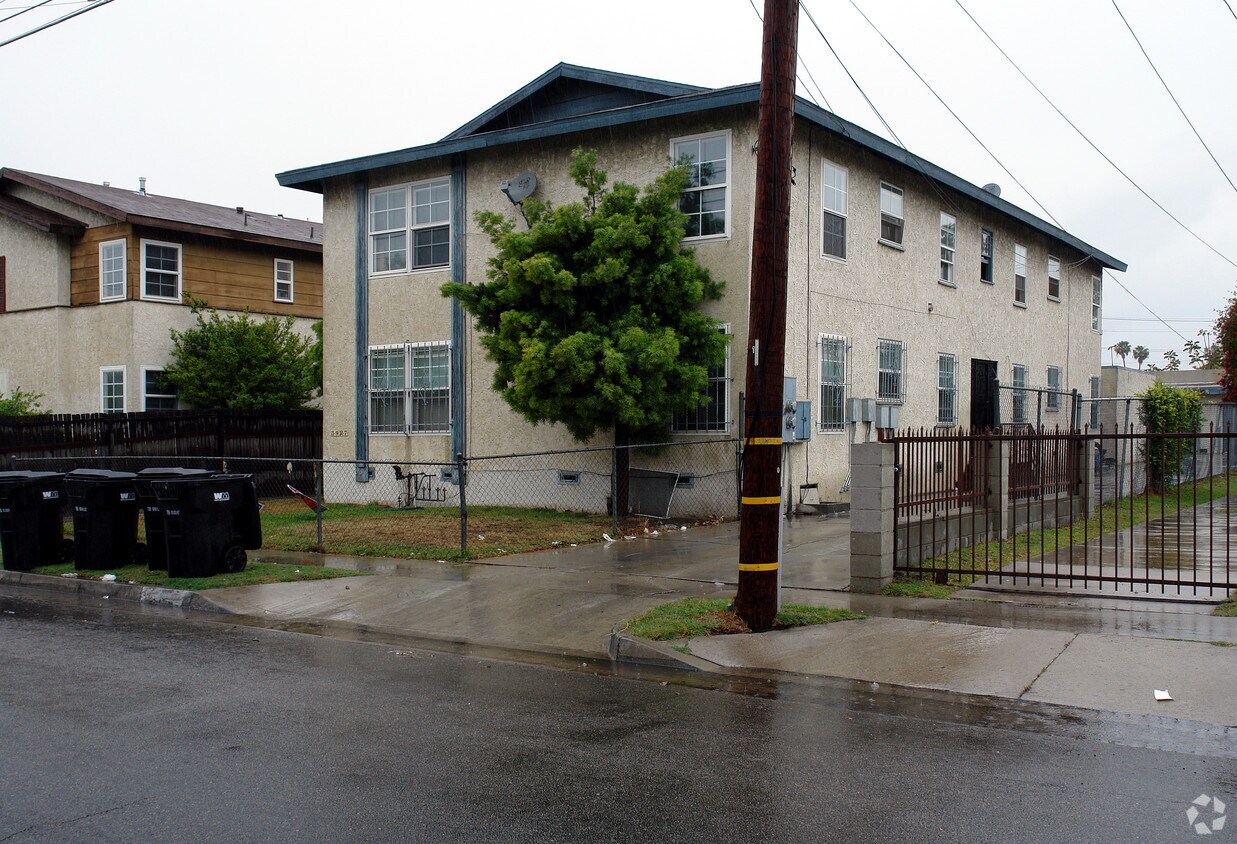 Foto del edificio - 3927 W 105th St