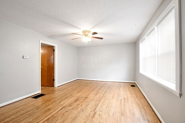 Photo - 170 Gillette Ave Townhome