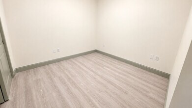Building Photo - Grand Central Suites