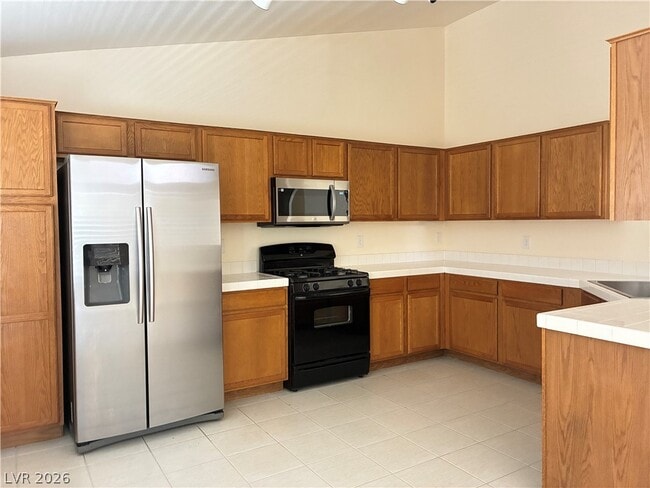 Building Photo - 688 Pansy Pl