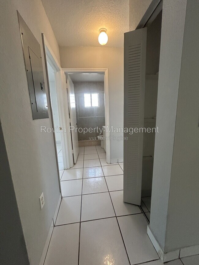 Foto del edificio - 2421 NW 99th Terrace