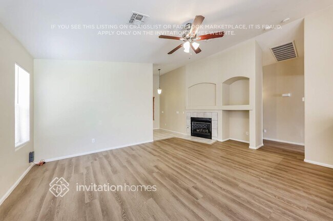 Foto del edificio - 17235 W Elaine Dr