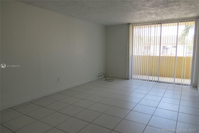 Building Photo - 10090 NW 80th Ct