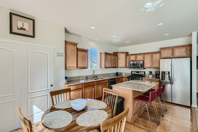 Building Photo - Furnished 4 Bedroom in Anthem Highlands
