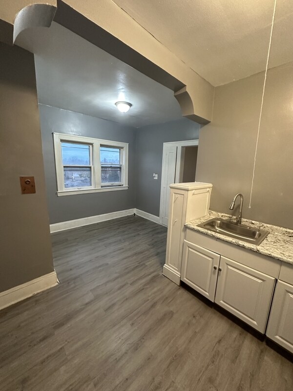 Foto del edificio - 1442 W 101st St