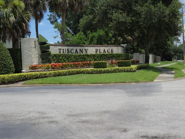 Foto del edificio - Beauiful Townhome in Tuscany Place. This i...