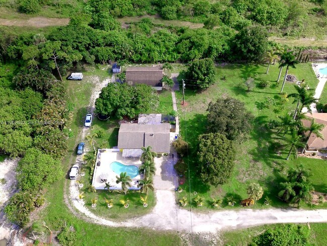 Foto del edificio - 10646 Barn Rd