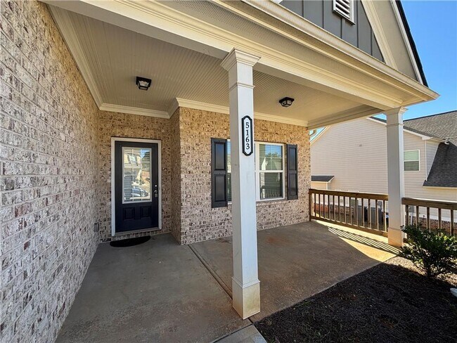 Foto del edificio - 5163 Woodline View Ln