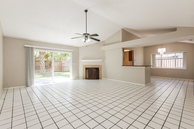 Building Photo - 2024 Shadow Pine Dr