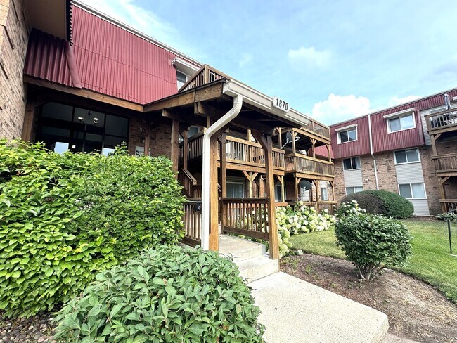 Foto del edificio - 1870 Tall Oaks Dr