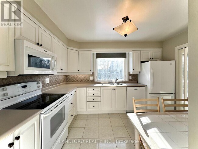 Building Photo - 2294 Wyandotte Dr