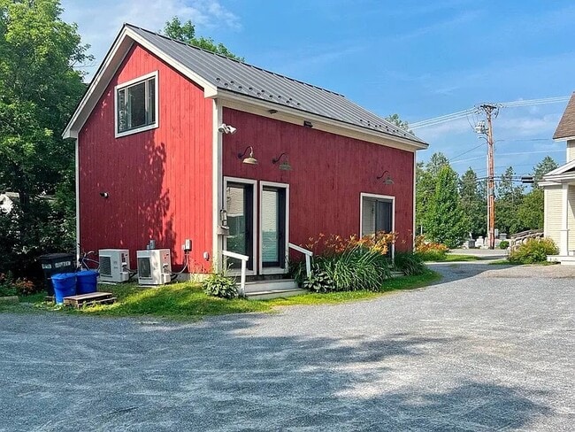 Building Photo - 233 Falls Rd