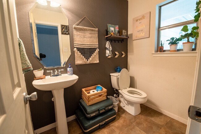 Foto del edificio - 19542 Bold River Rd