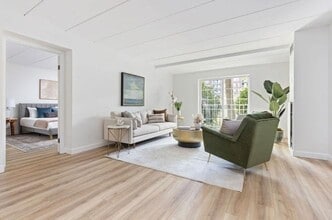 Building Photo - 100 Boatswains Wy