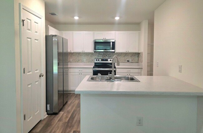 Foto del edificio - 7821 Maxton Rd