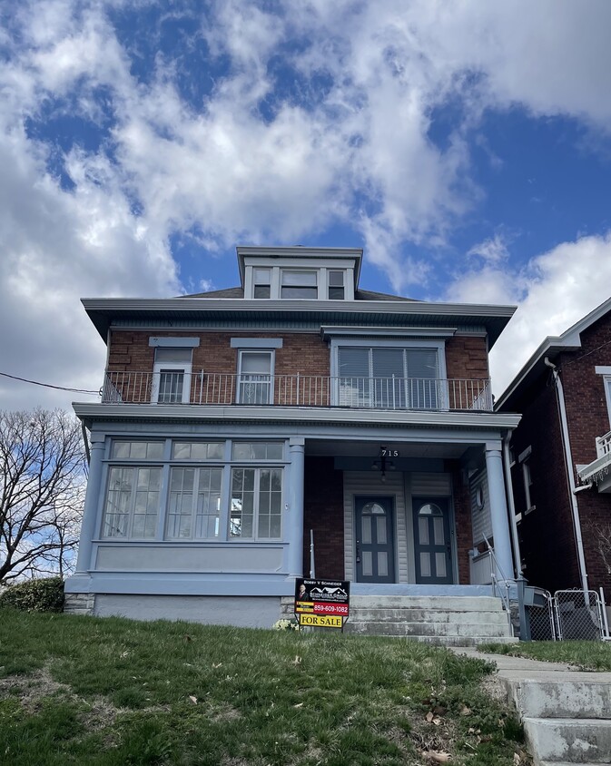 Primary Photo - 715 Purcell Ave