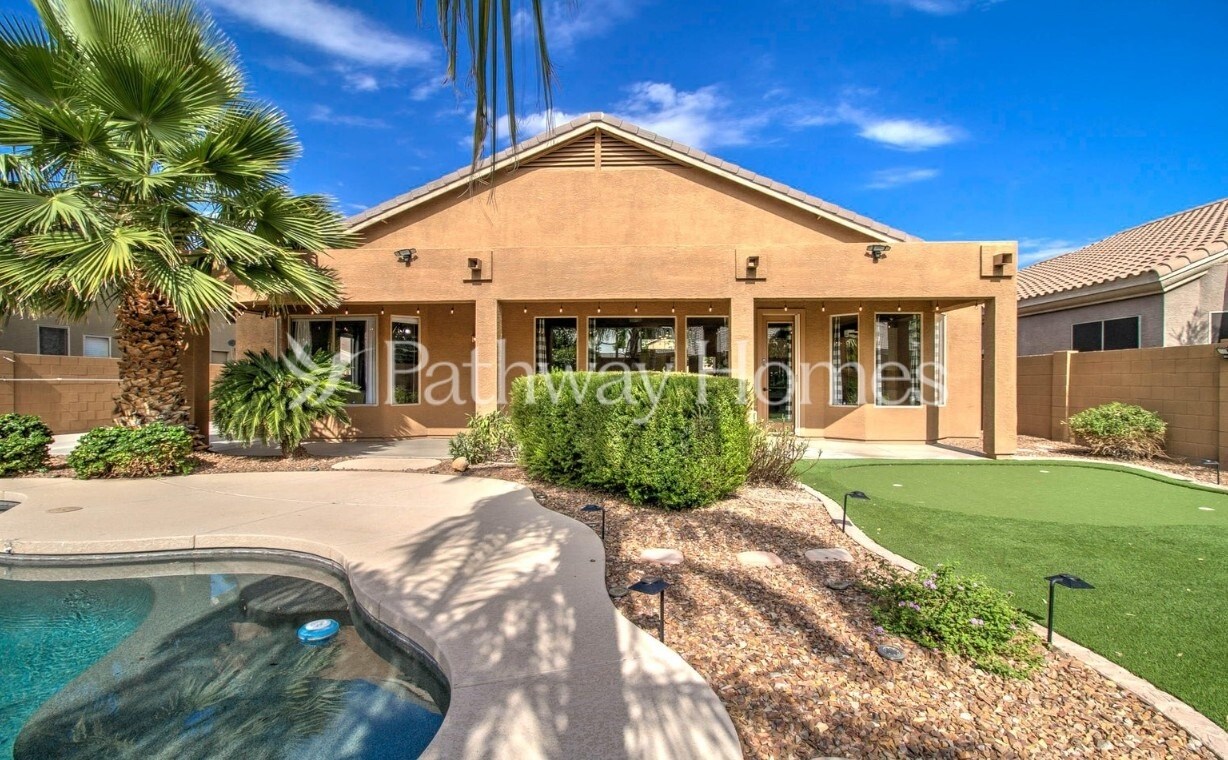 Building Photo - 2621 S Parrish