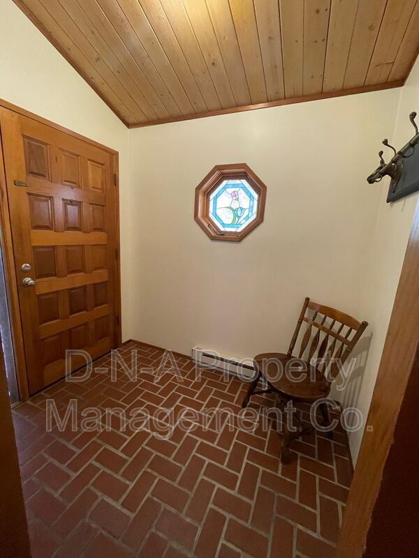 Foto del edificio - 3530 Spruce Cabin Rd