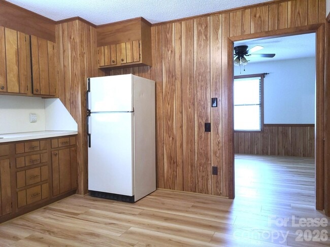 Building Photo - 2022 Oakdale Rd