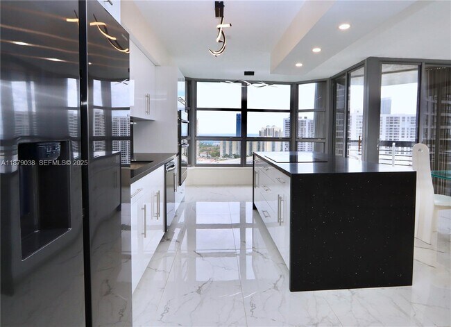 Foto del edificio - 3530 Mystic Pointe Dr