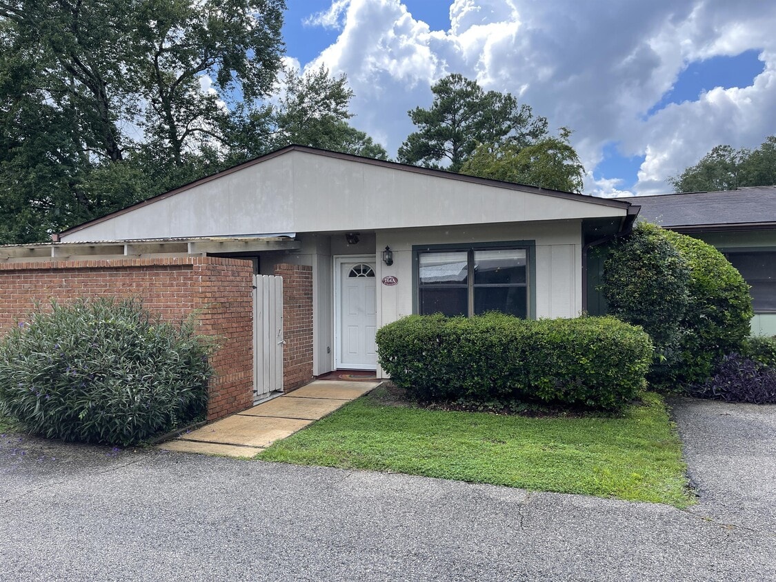 164 SE Villas CourtUnit A Villas, Tallahassee, FL 32303 Townhouse for