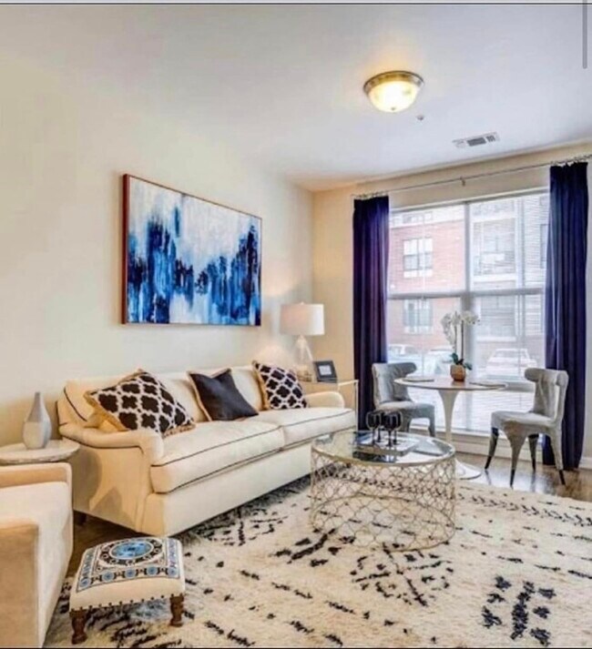Foto del edificio - 375 Acorn Dr