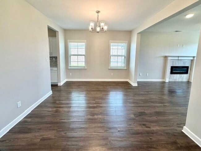 Building Photo - 370 Azalea Dr