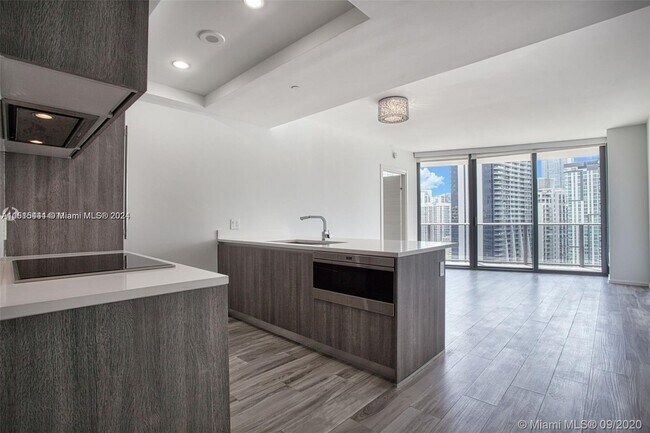 Building Photo - 801 S Miami Ave