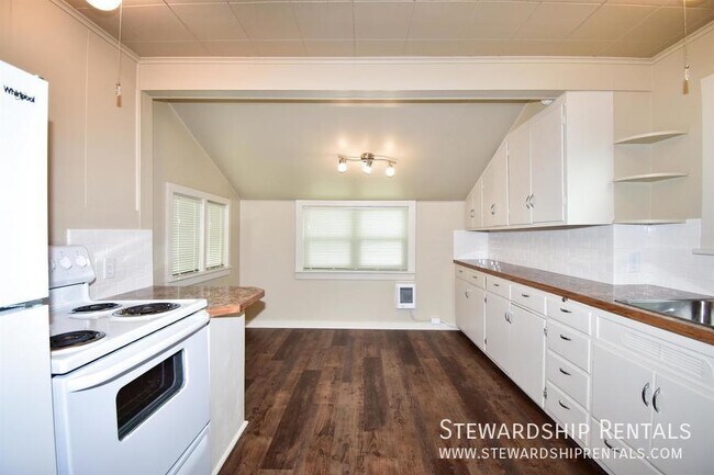 Photo - 610 E. 8th-2 Apartment