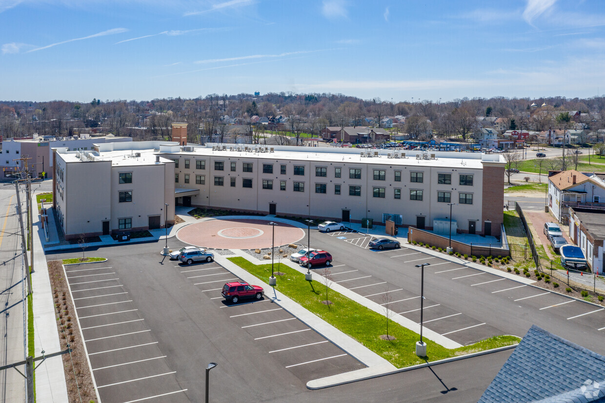 Building Photo - Middlebury Commons