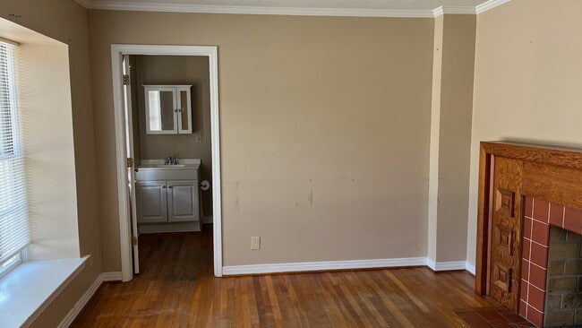 Building Photo - 307 S George Wallace Dr