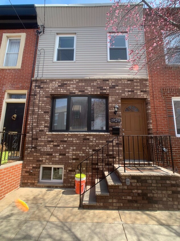 Primary Photo - Modern 3 Bedroom, 1.5 Bath Passyunk Square...