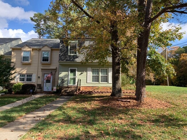 Building Photo - 1300 Garden Crest Cir