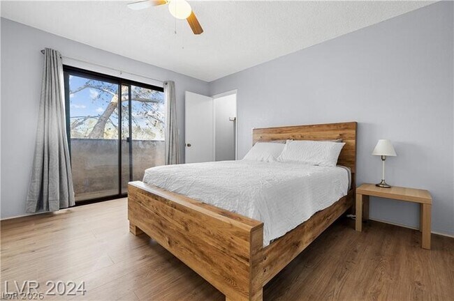 Foto del edificio - 5263 Corinne Ct