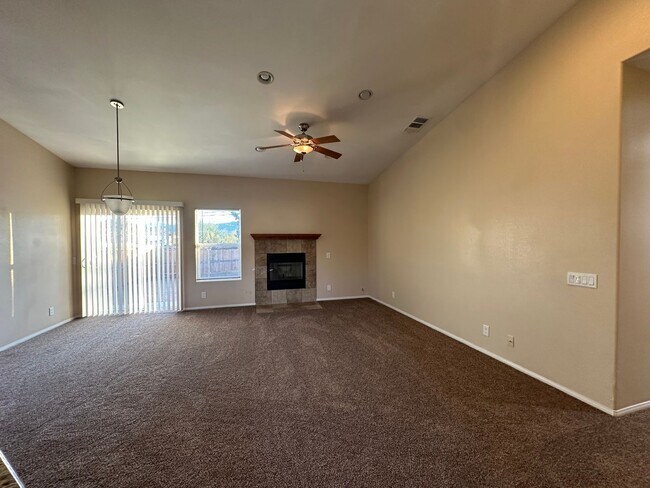 Foto del edificio - Welcome Home to this beautiful 3 Bed 2 Bath Home