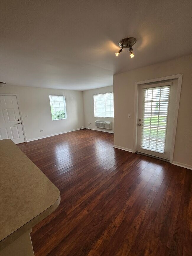 Building Photo - 307 Silverstone Dr