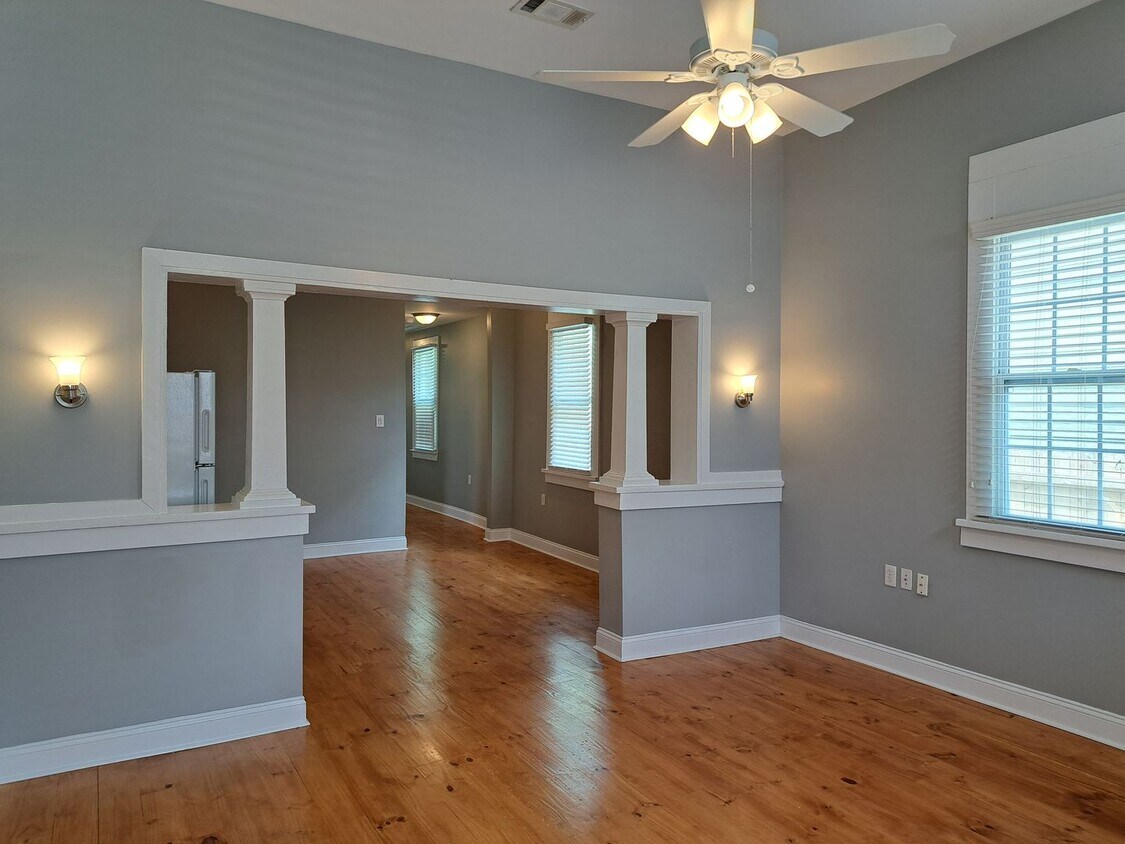 Primary Photo - Single Family Home- 2 BR/2BA in Upper Mid-...