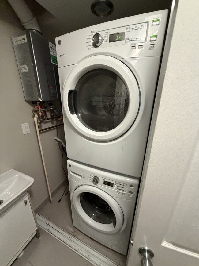 Building Photo - 59 Concord St N