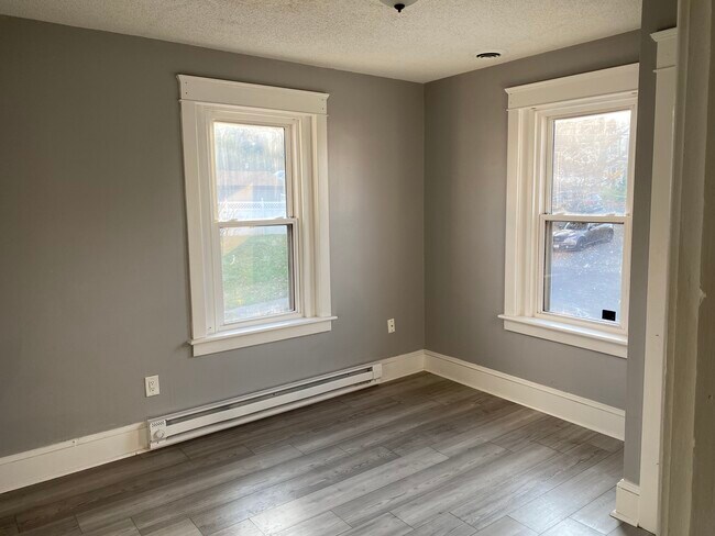 Building Photo - 724 Lynn Ave