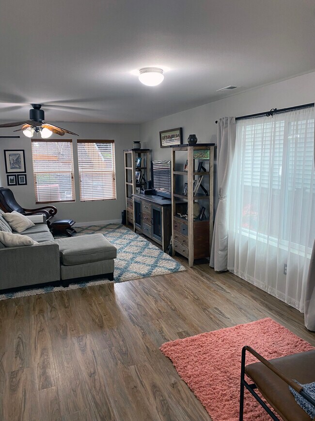 Foto del edificio - 450 NW Nesvik Way