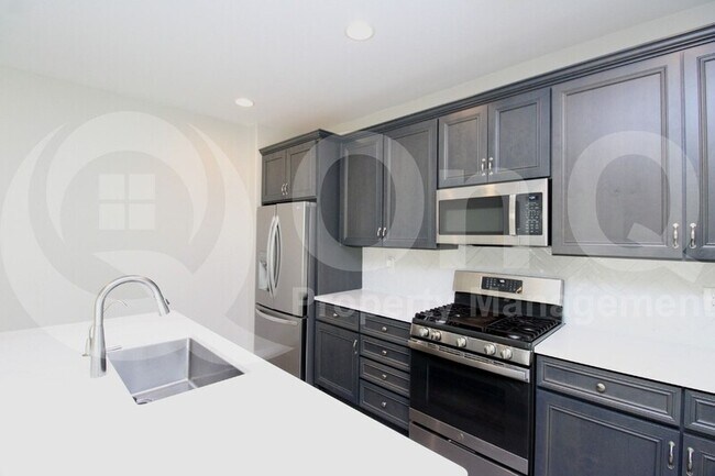 Building Photo - 3044 N Cholla St