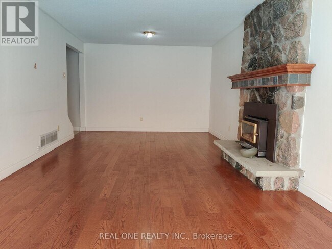 Building Photo - 72 Liebeck Crescent