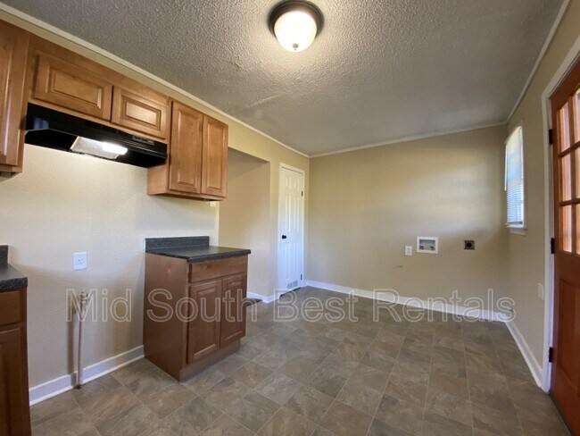 Building Photo - 803 W Levi Rd