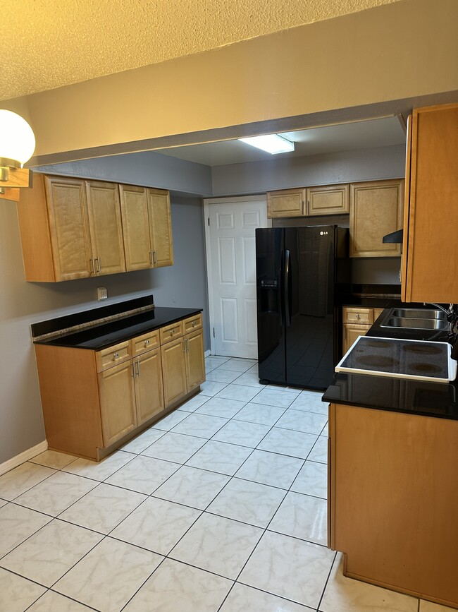 Building Photo - 4020 Pinckney Dr