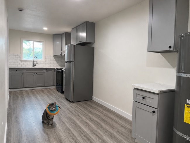 Building Photo - 316 Hardister Dr