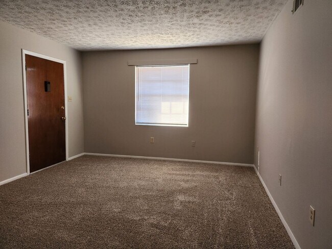 Building Photo - Two bedroom apartment near East 52nd and Myers Middle School