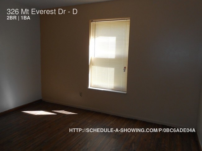 Foto del edificio - 326 Mount Everest Dr